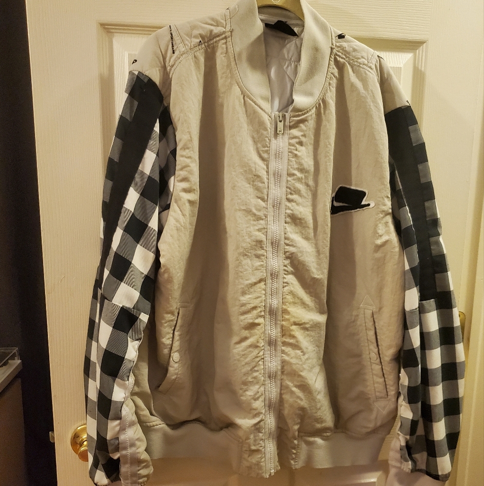 Nike Jacket - Picture 2 of 13